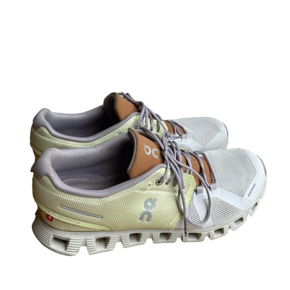 On Cloud running shoes - Picture 3 of 10